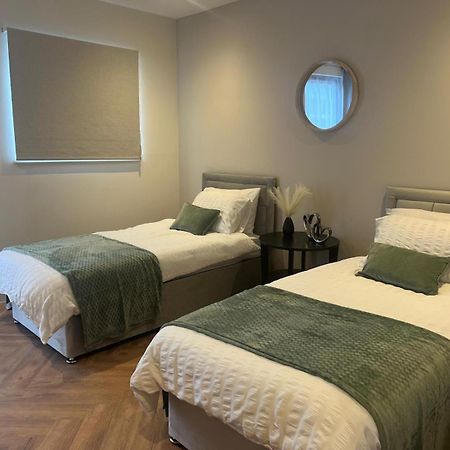 New 2 Bedroom Apartment Rickmansworth Town Centre ภายนอก รูปภาพ