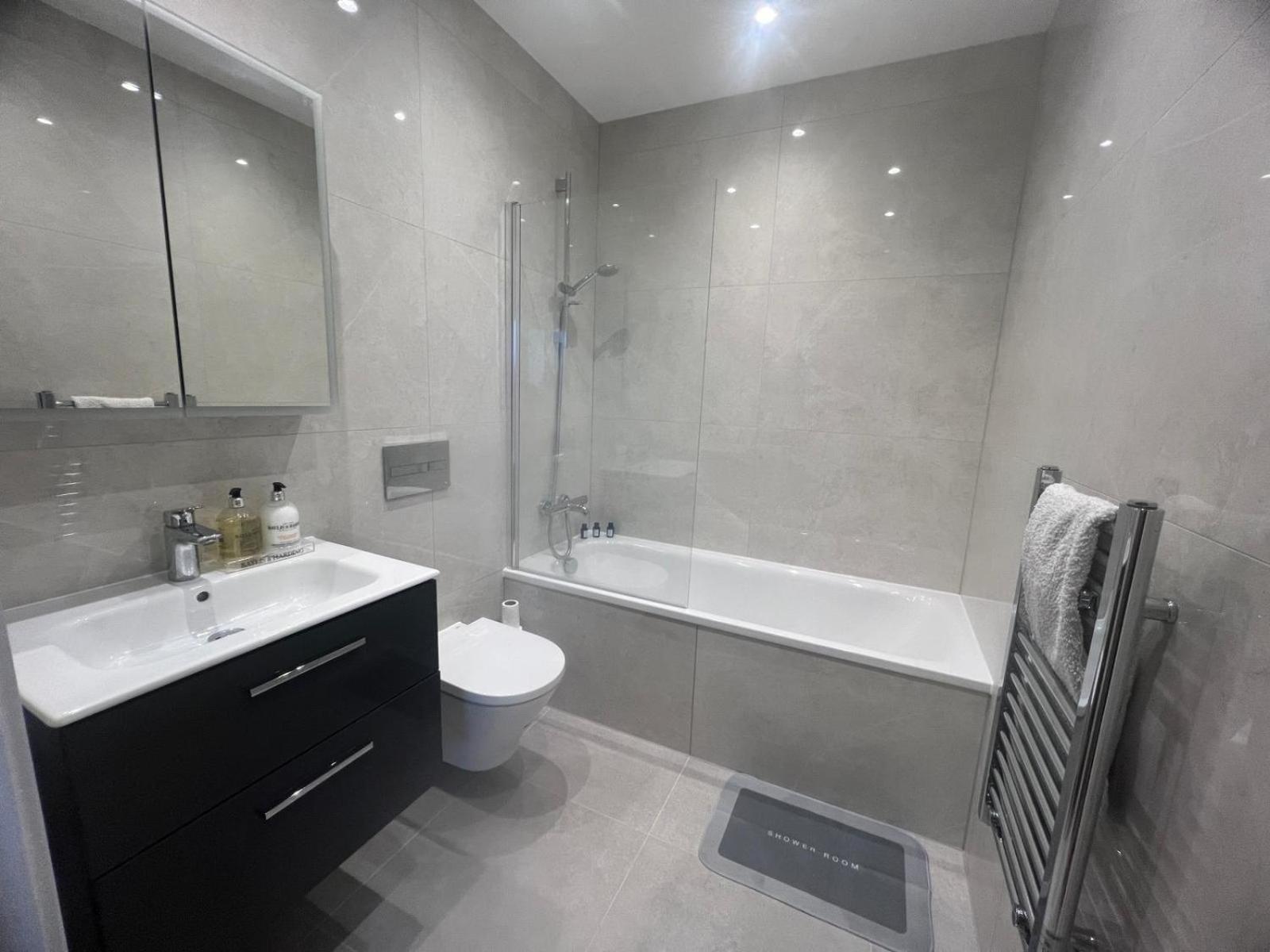 New 2 Bedroom Apartment Rickmansworth Town Centre ภายนอก รูปภาพ